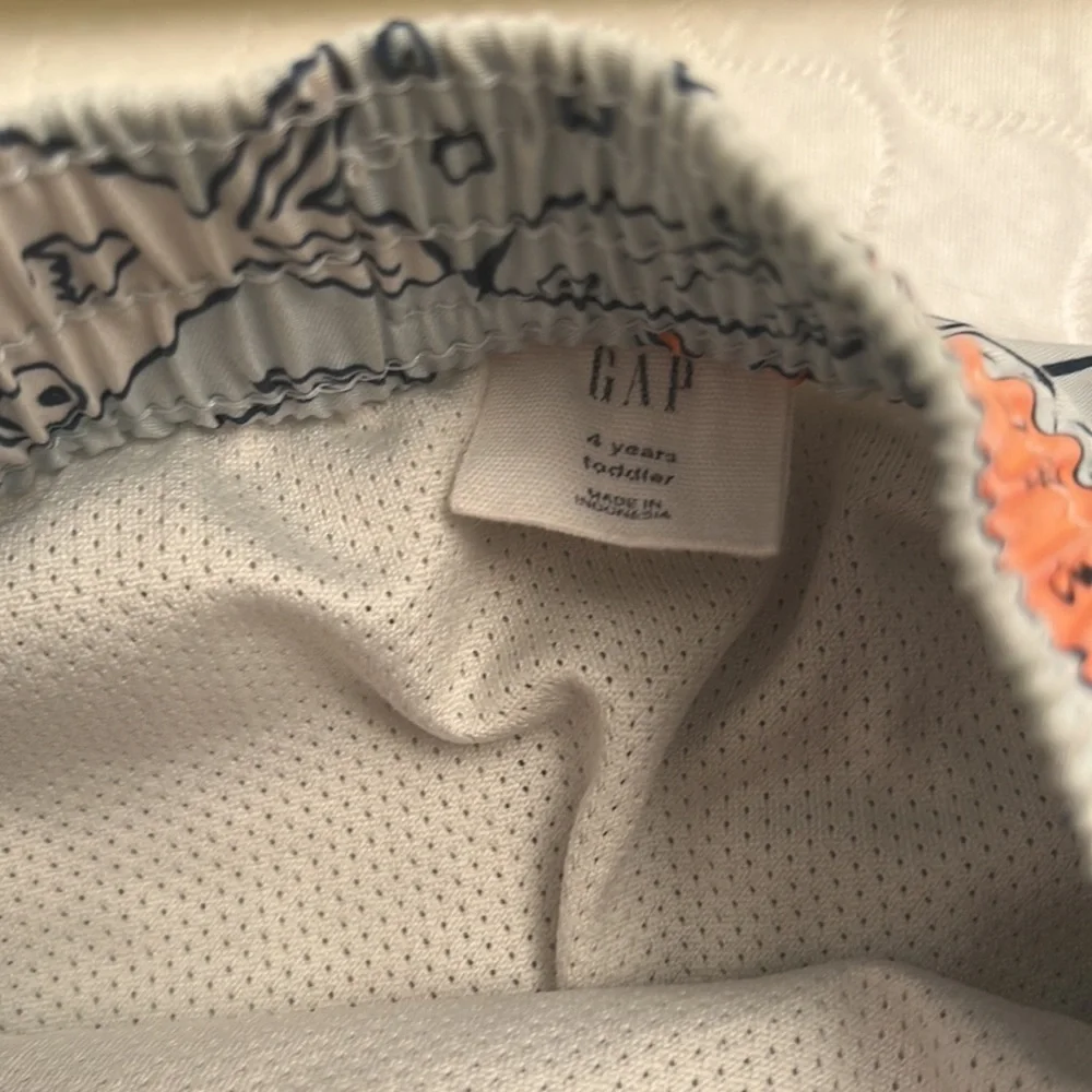Gap fish and shark print lined swim trunks in Blue Cloud